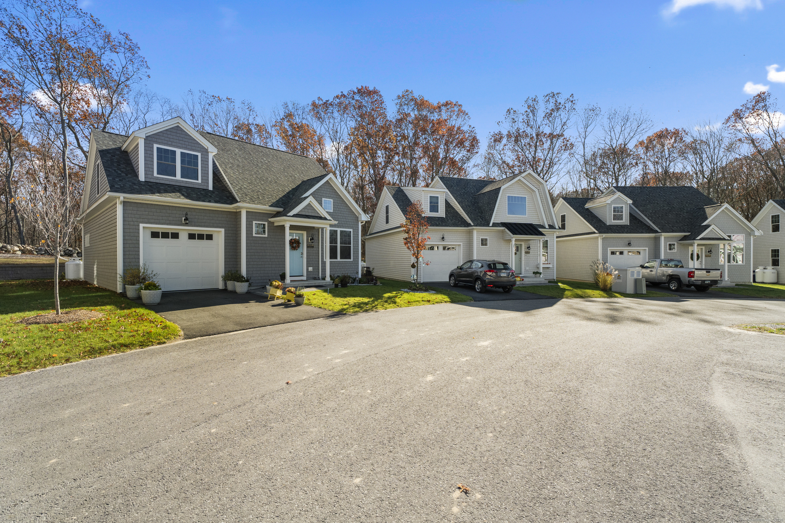 Waterford, Connecticut, 06385, United States, 3 Bedrooms Bedrooms, ,2 BathroomsBathrooms,Residential,For Sale,1995639