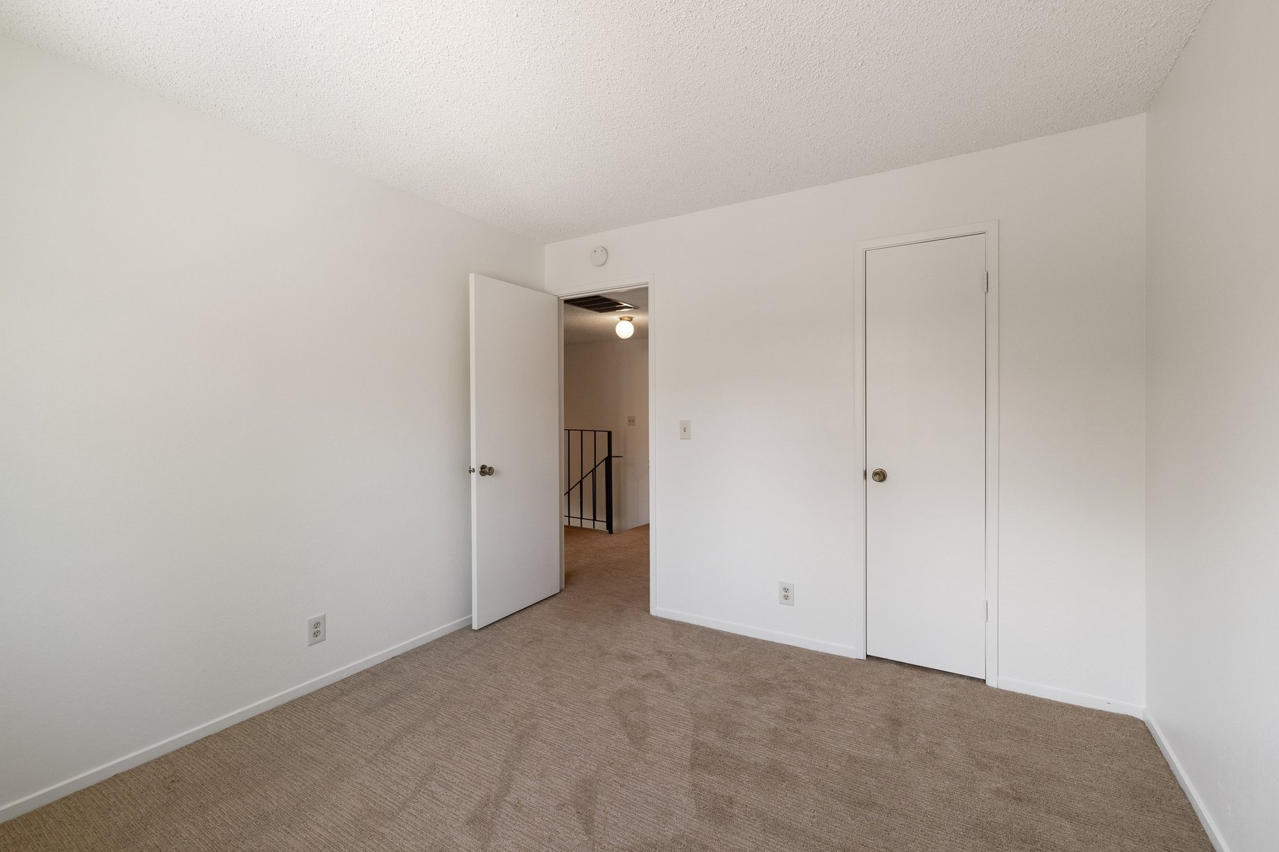  Lake Forest Glen 3 bedroom End Unit - 物件實景