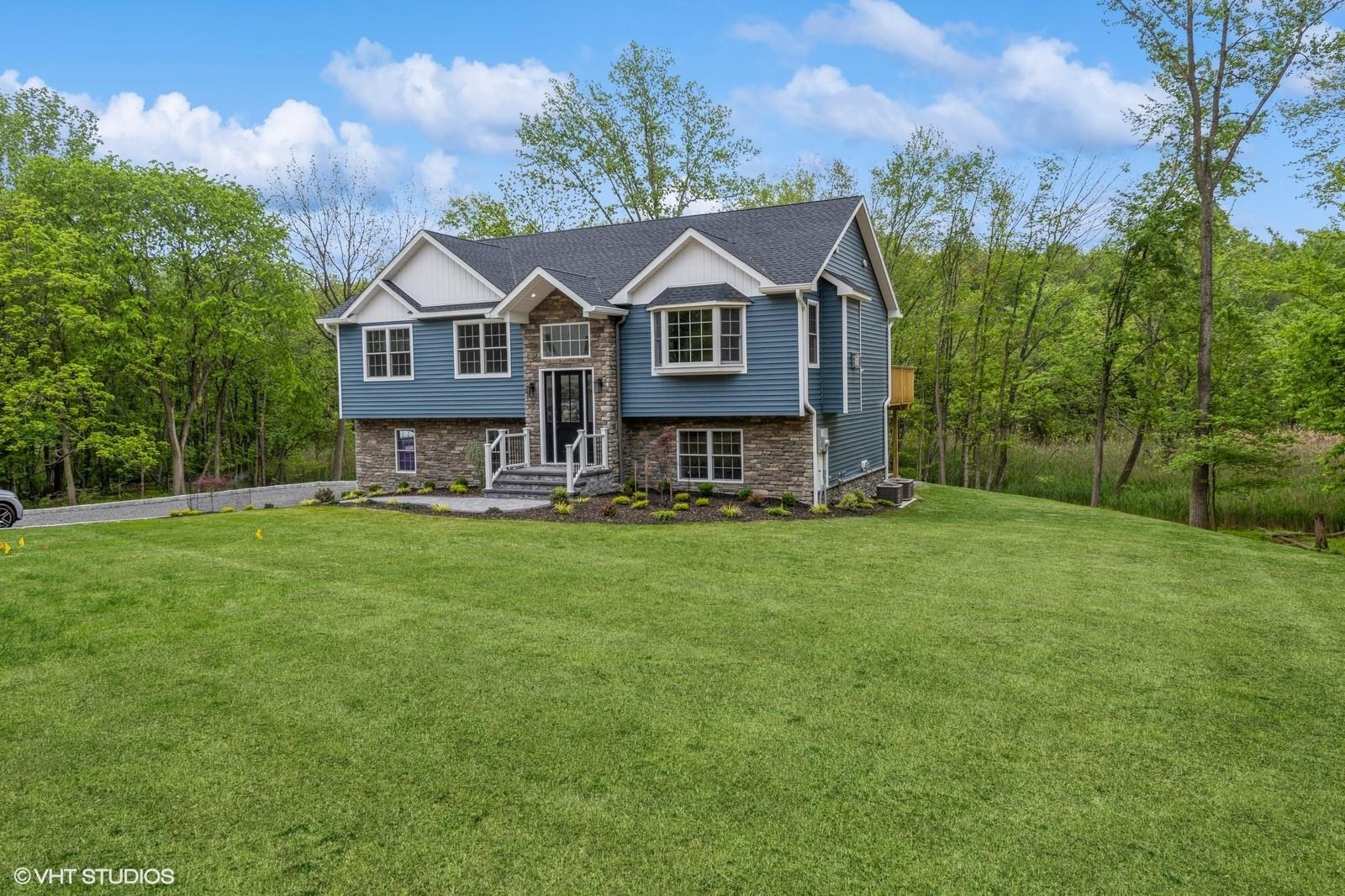Valley Cottage, New York, 10989, United States, 4 Bedrooms Bedrooms, ,3 BathroomsBathrooms,Residential,For Sale,1823419