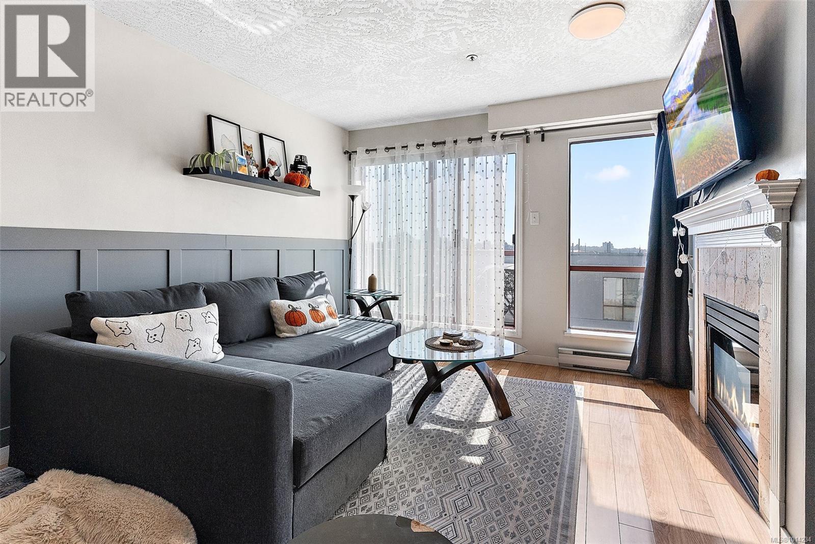 VICTORIA, British Columbia, V8T 5H6, CA, 2 Bedrooms Bedrooms, ,2 BathroomsBathrooms,Residential,For Sale,1950667