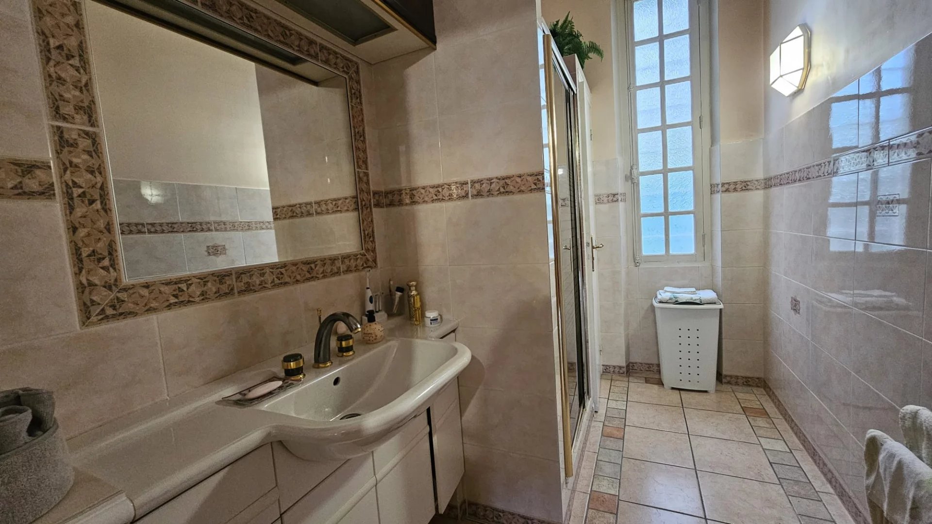 Cannes, Provence-Alpes-Côte d’Azur, 06400, FR, 2 Bedrooms Bedrooms, ,Residential,For Sale,1994438