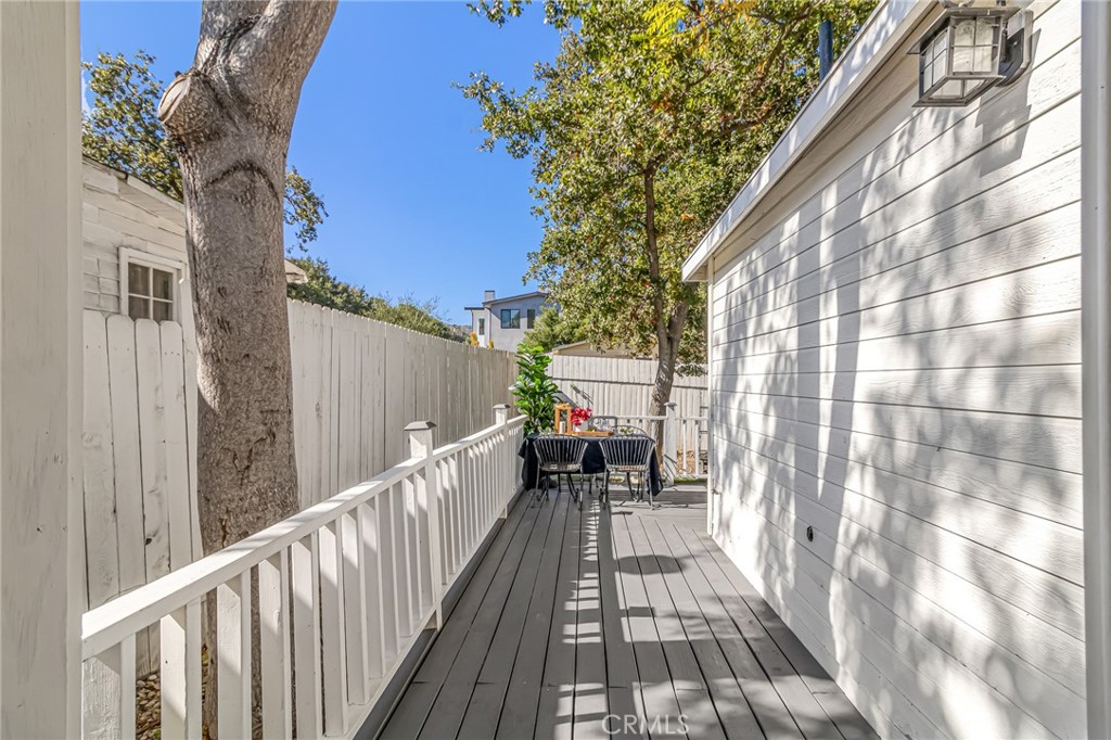 Thousand Oaks, California, 91362, United States, 2 Bedrooms Bedrooms, ,1 BathroomBathrooms,Residential,For Sale,1999225