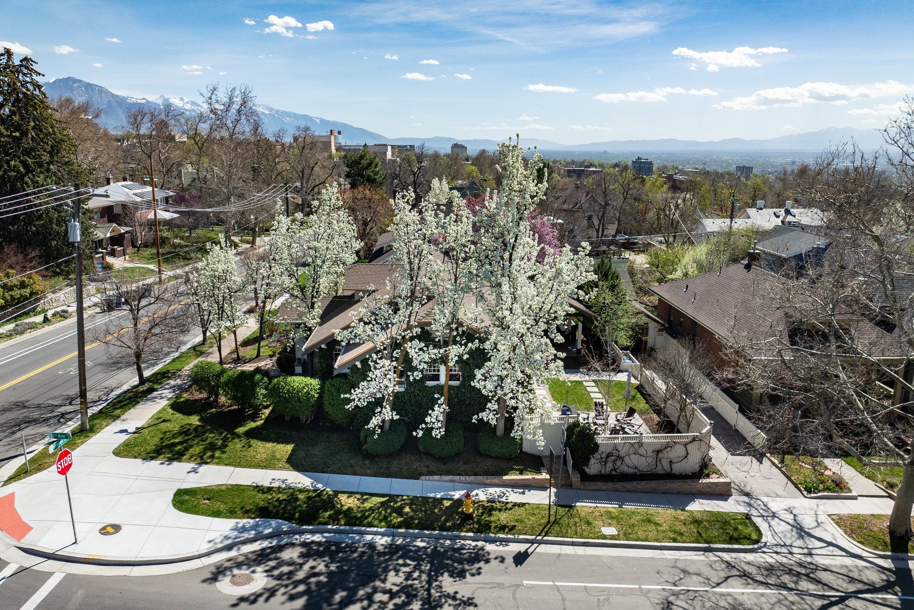  Timeless Bungalow with Enjoyable Outdoor Living - 物件實景