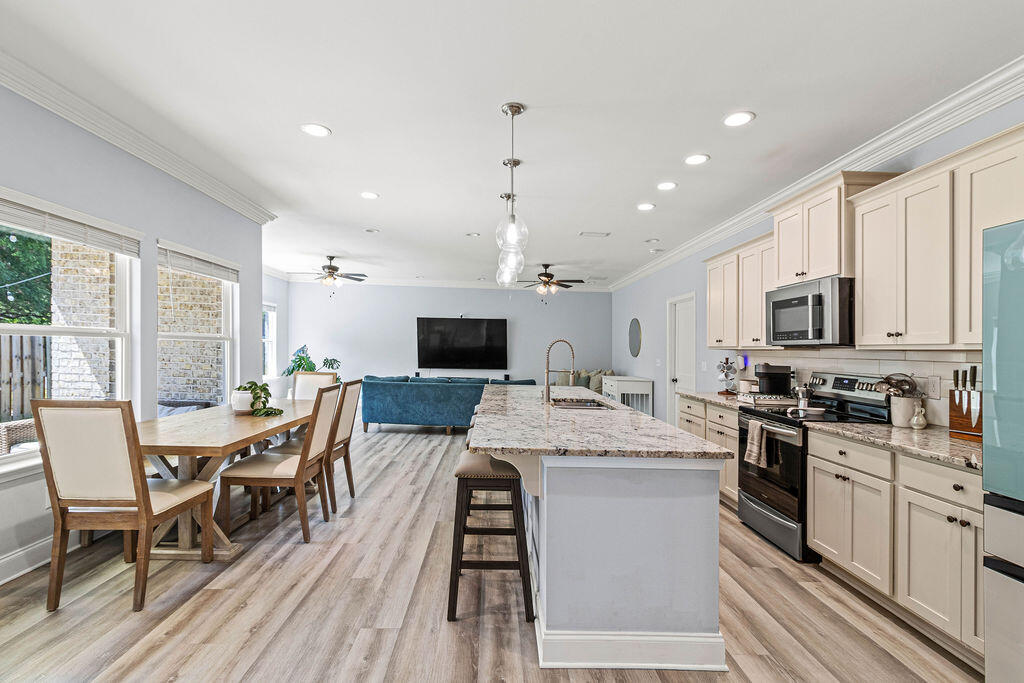 Shalimar, Florida, 32579, United States, 4 Bedrooms Bedrooms, ,3 BathroomsBathrooms,Residential,For Sale,1950099