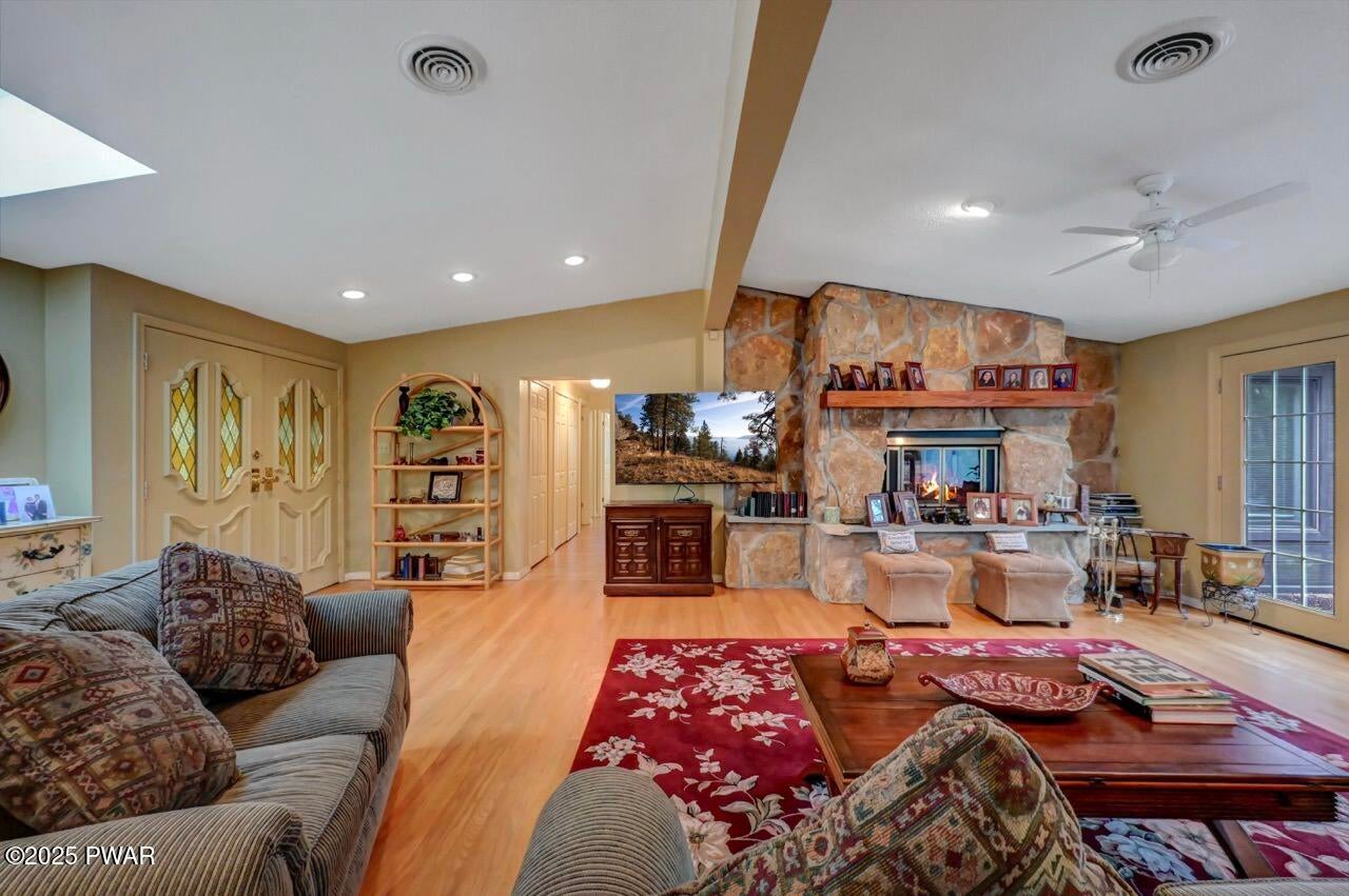 Lords Valley, Pennsylvania, 18428, United States, 5 Bedrooms Bedrooms, ,3 BathroomsBathrooms,Residential,For Sale,1977416