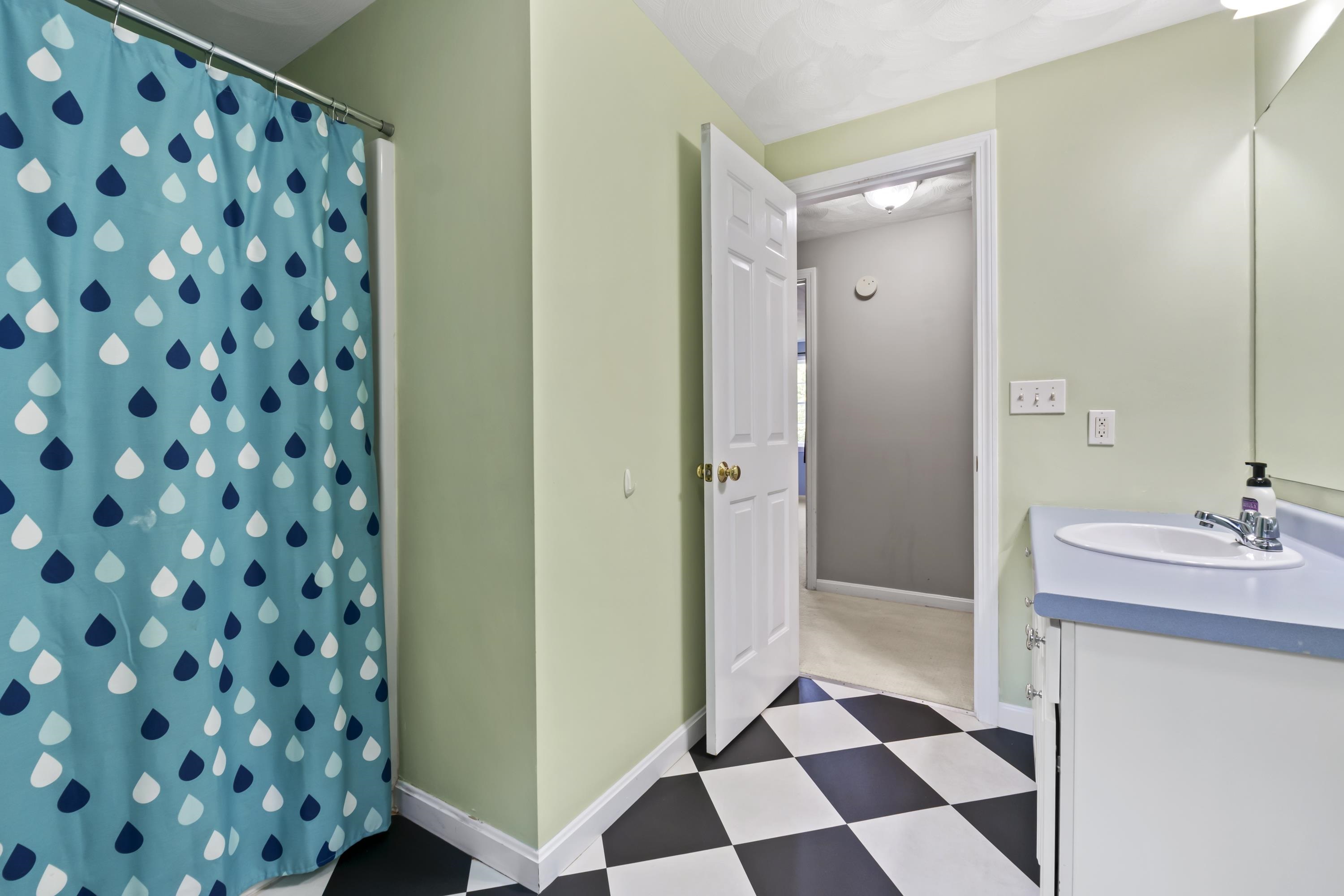 York, Maine, 03909, United States, 3 Bedrooms Bedrooms, ,4 BathroomsBathrooms,Residential,For Sale,1938259