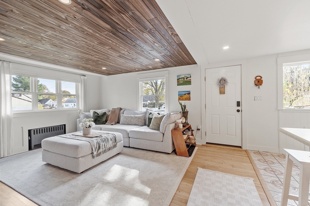 Peabody, Massachusetts, 01960, United States, 4 Bedrooms Bedrooms, ,1 BathroomBathrooms,Residential,For Sale,1990293