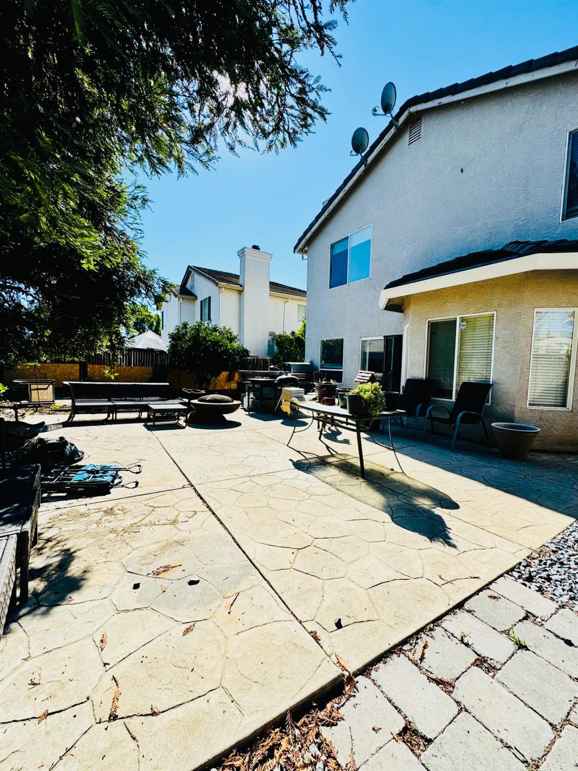 Elk Grove, California, 95624, United States, 4 Bedrooms Bedrooms, ,3 BathroomsBathrooms,Residential,For Sale,1976777