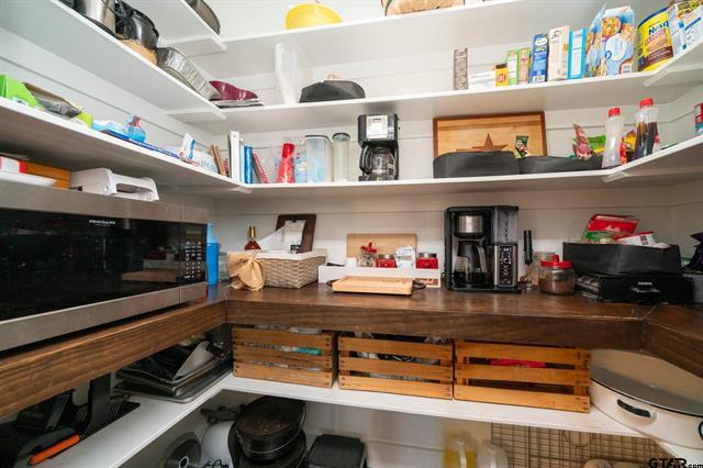 Jacksonville, Texas, 75766, United States, 4 Bedrooms Bedrooms, ,3 BathroomsBathrooms,Residential,For Sale,1975482