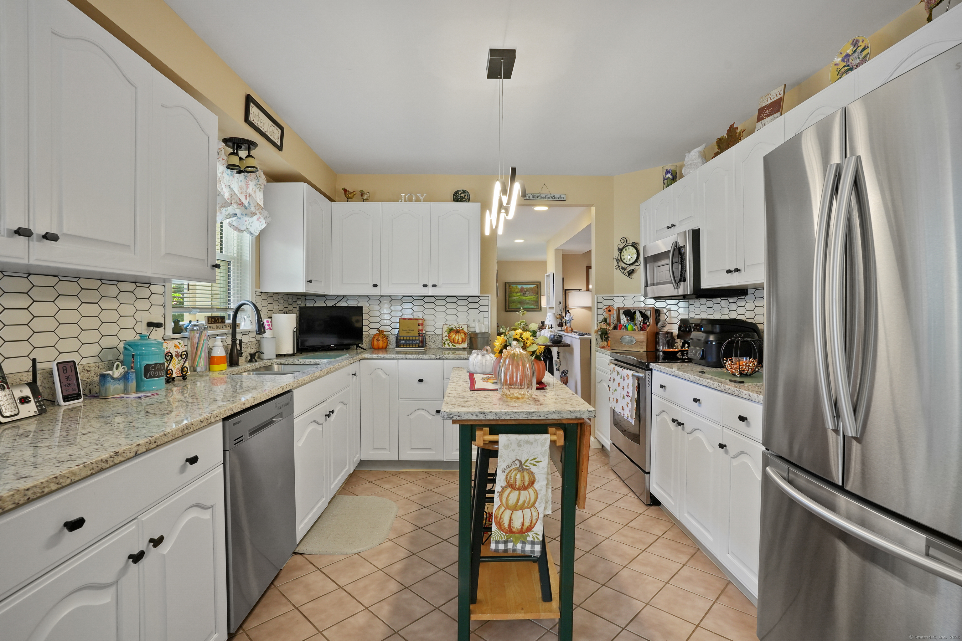 New Milford, Connecticut, 06776, United States, 2 Bedrooms Bedrooms, ,3 BathroomsBathrooms,Residential,For Sale,1970230