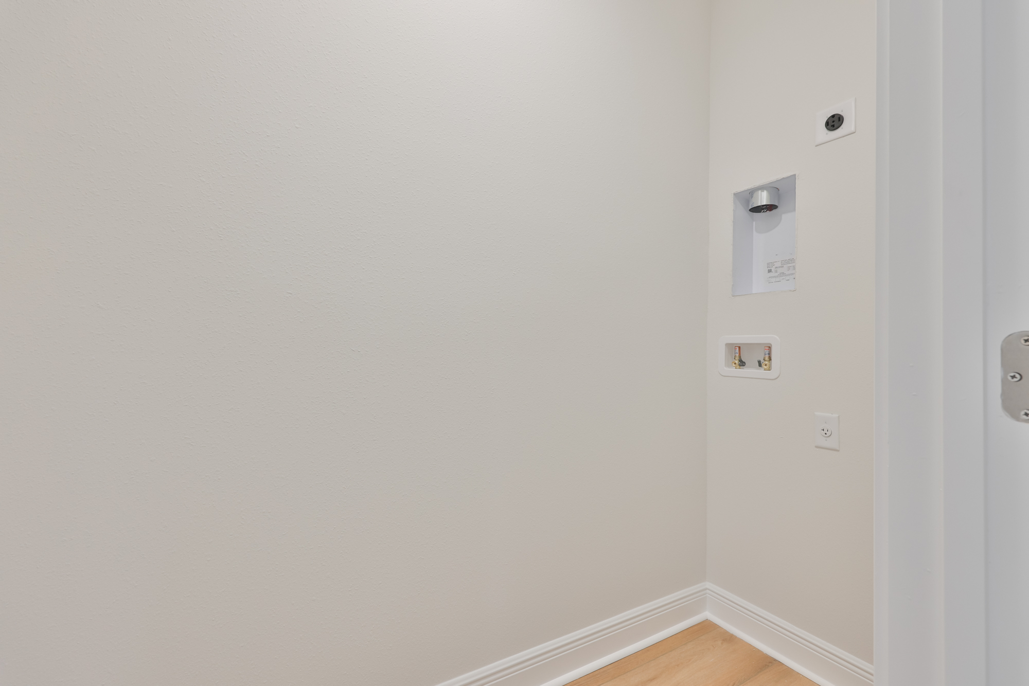 Tampa, Florida, 33607, United States, 3 Bedrooms Bedrooms, ,3 BathroomsBathrooms,Residential,For Sale,2049201