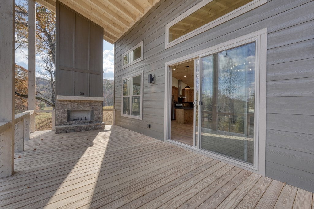 Hayesville, North Carolina, 28904, United States, 3 Bedrooms Bedrooms, ,4 BathroomsBathrooms,Residential,For Sale,1839913