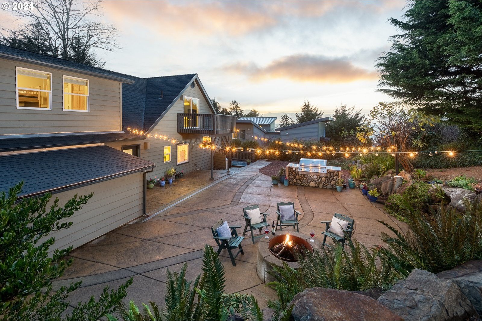 124 SEA CREST DR, Otter Rock, Oregon, 97369, United States, 4 Bedrooms Bedrooms, ,3 BathroomsBathrooms,Residential,For Sale,124 SEA CREST DR,1668112