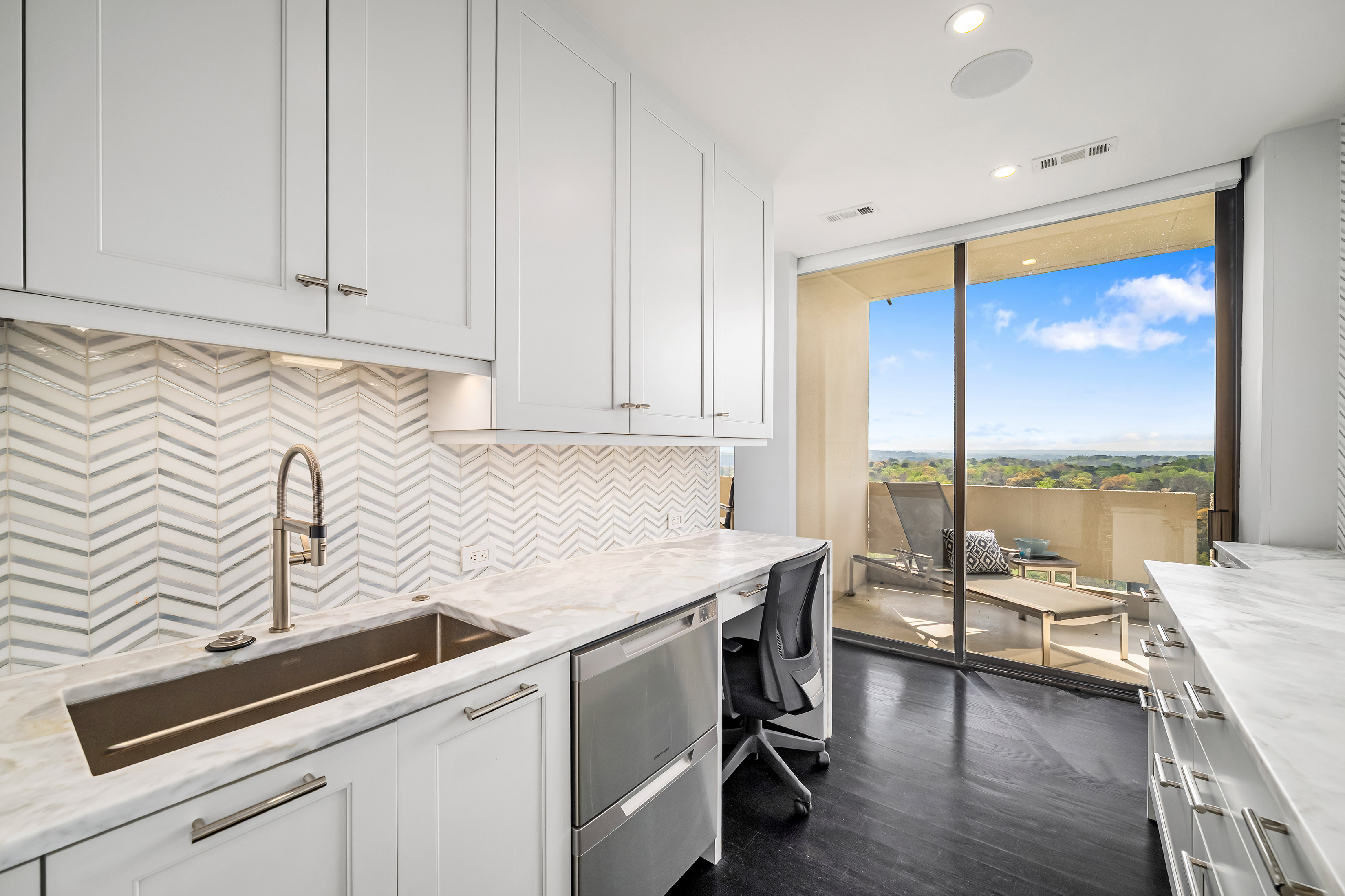  Fully Renovated Residence with Stunning Skyline Views - 物件實景