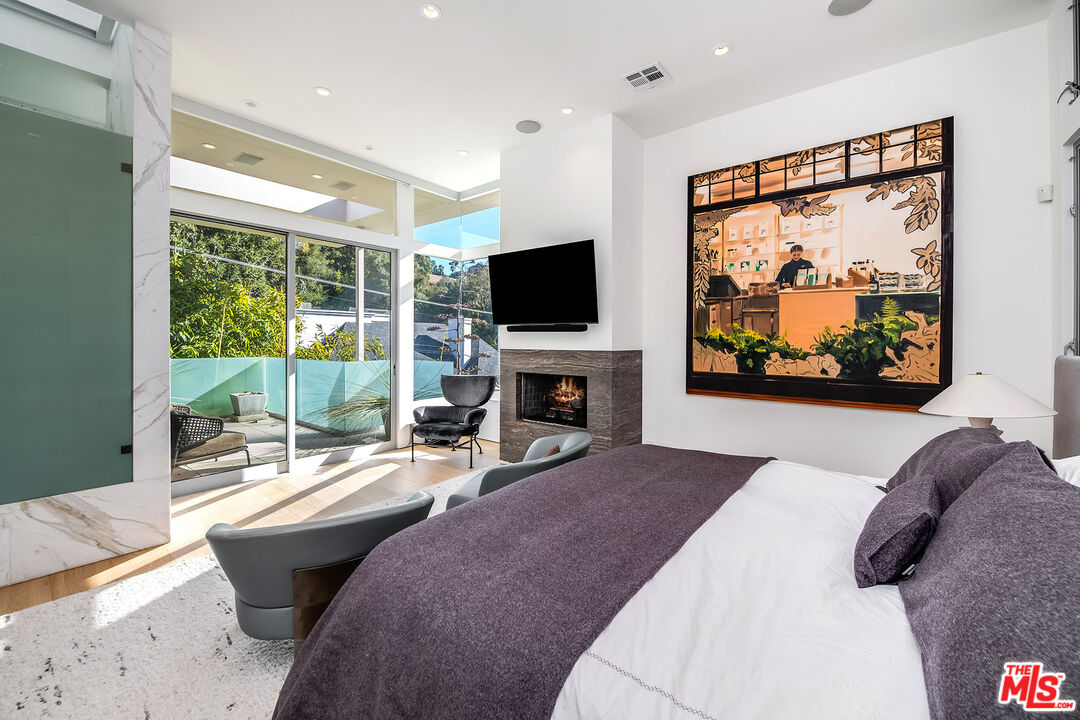 Beverly Hills, California, 90210, United States, 4 Bedrooms Bedrooms, ,5 BathroomsBathrooms,Residential,For Sale,1687212