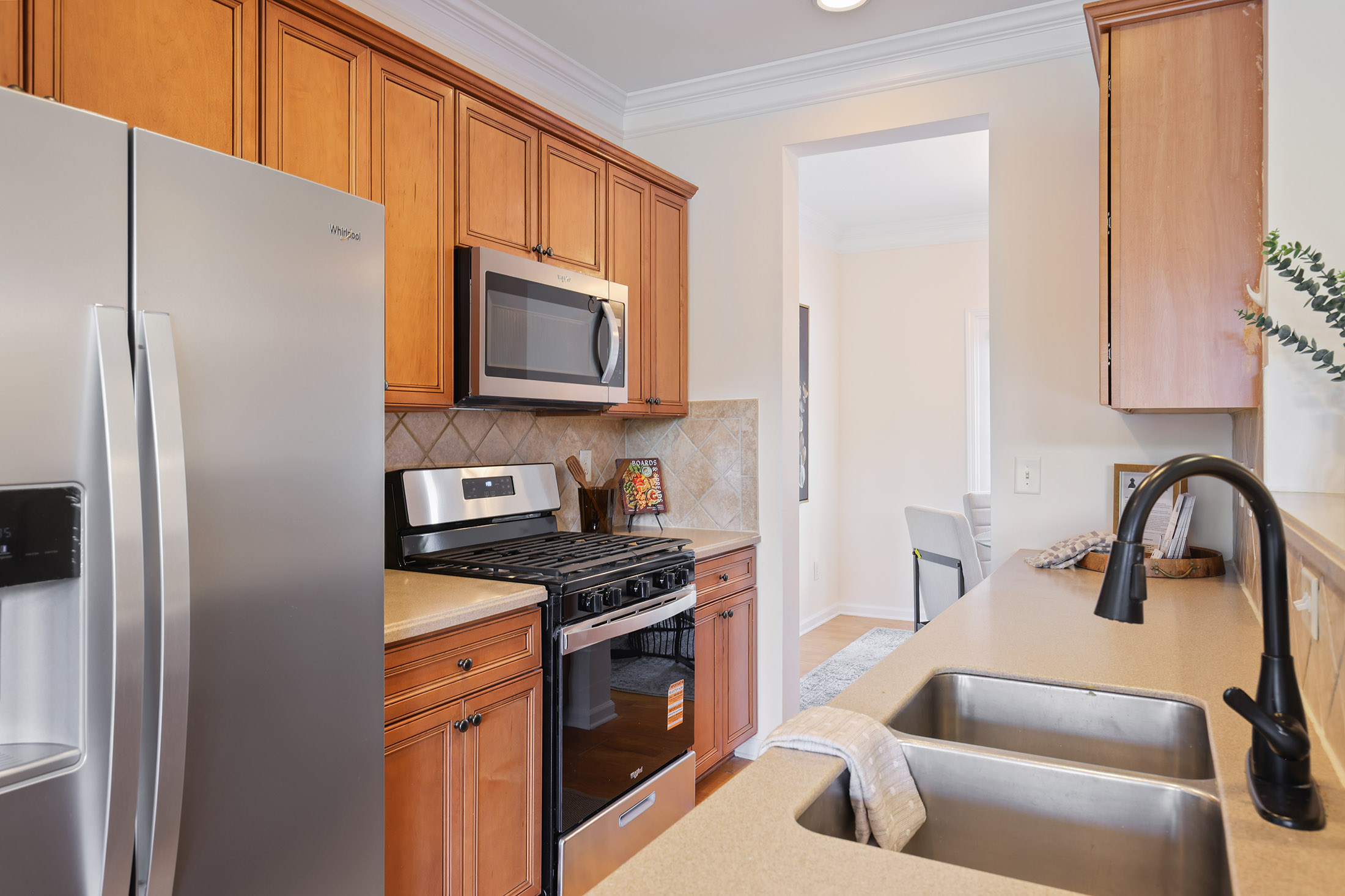  Move-in Ready Townhome in Highlands View - 物件實景