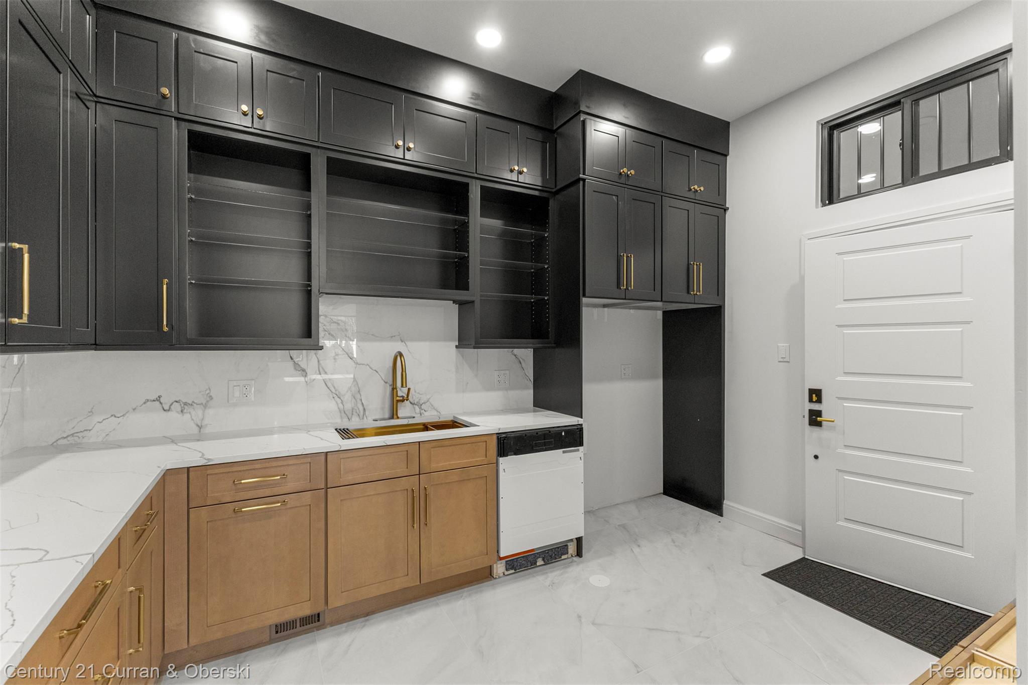 Dearborn, Michigan, 48128, United States, 5 Bedrooms Bedrooms, ,5 BathroomsBathrooms,Residential,For Sale,2030794