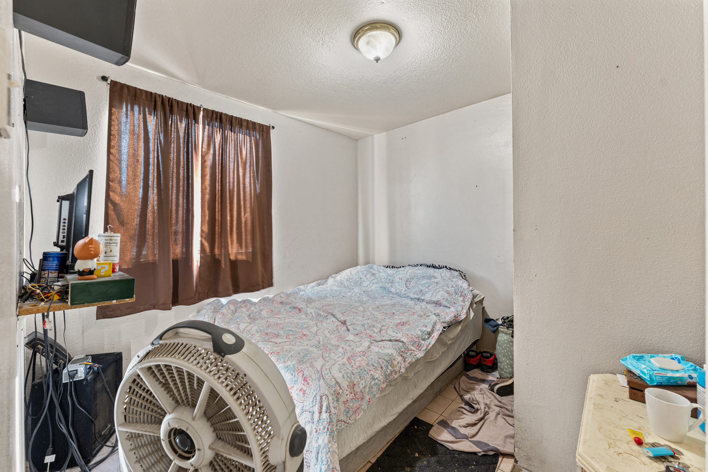 Fontana, California, 92336, United States, 7 Bedrooms Bedrooms, ,4 BathroomsBathrooms,Residential,For Sale,1988528