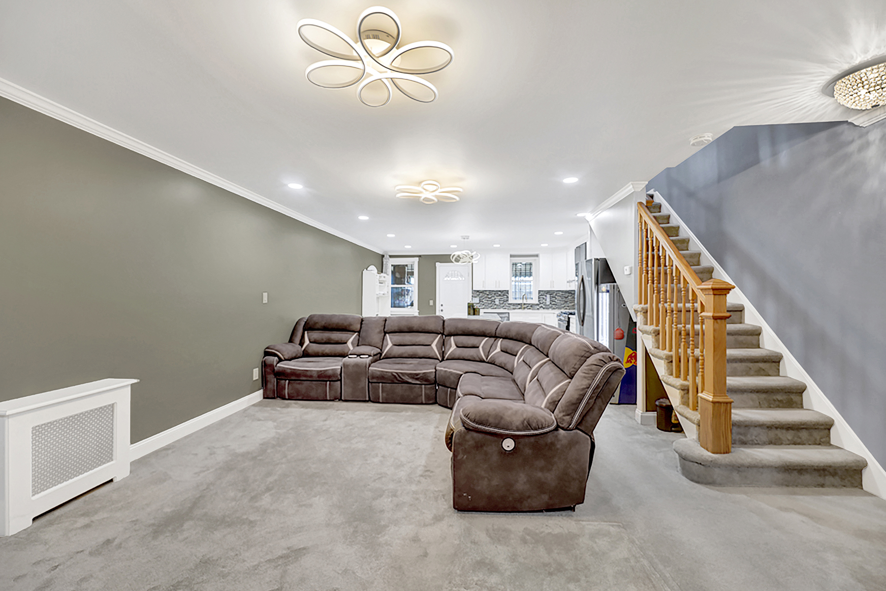 Brooklyn, New York, 11234, United States, 5 Bedrooms Bedrooms, ,3 BathroomsBathrooms,Residential,For Sale,1976876