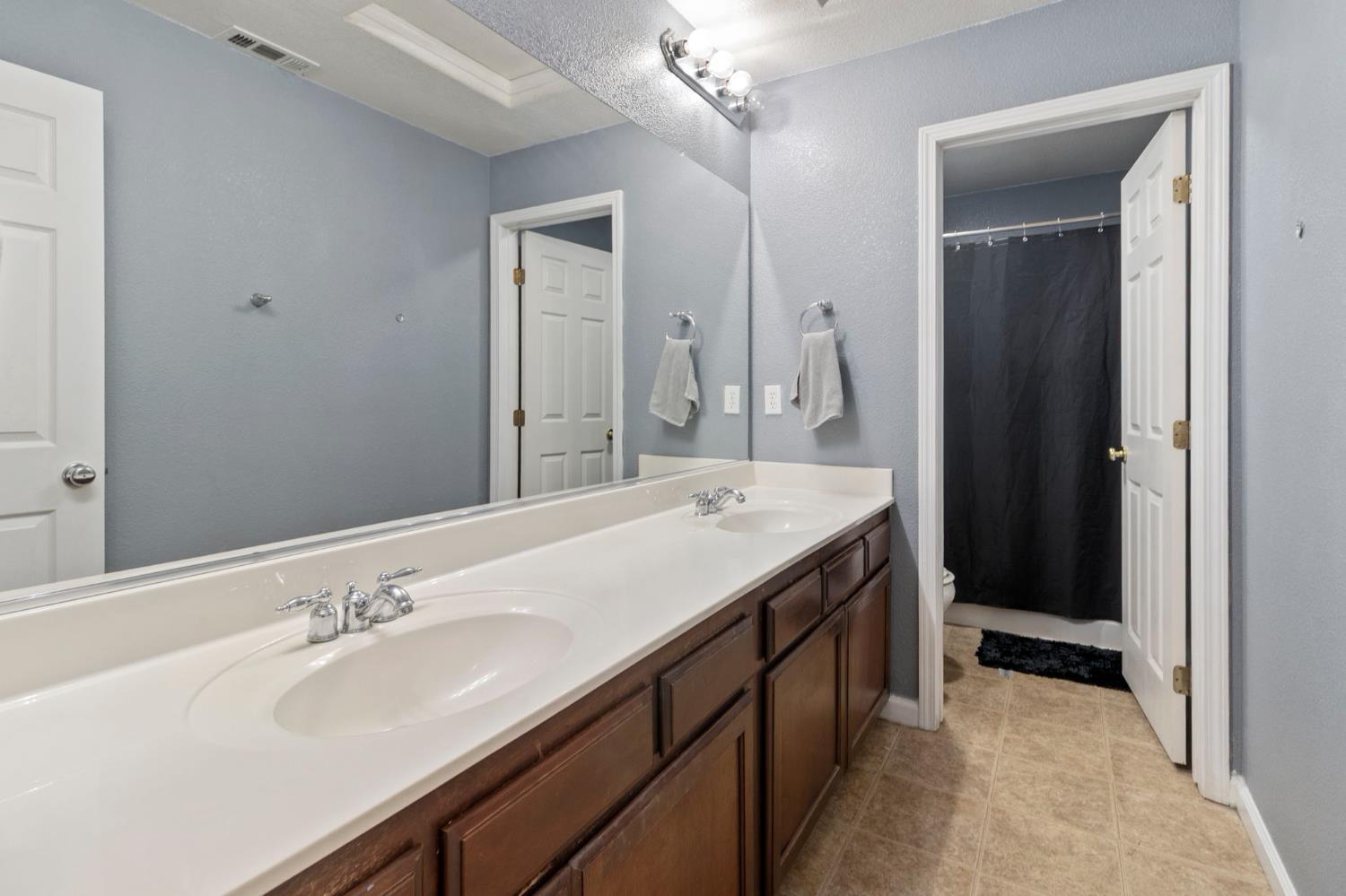 Patterson, California, 95363, United States, 5 Bedrooms Bedrooms, ,3 BathroomsBathrooms,Residential,For Sale,1982239