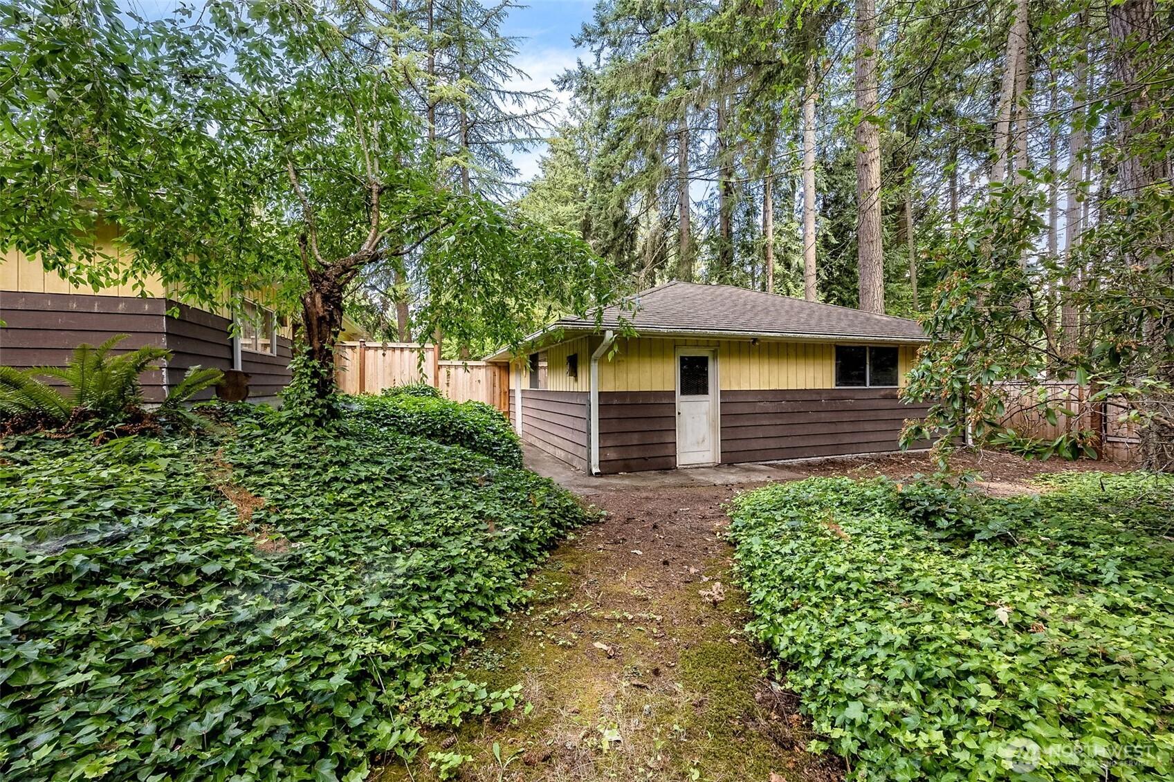 TACOMA, Washington, 98443, United States, 4 Bedrooms Bedrooms, ,3 BathroomsBathrooms,Residential,For Sale,1896165