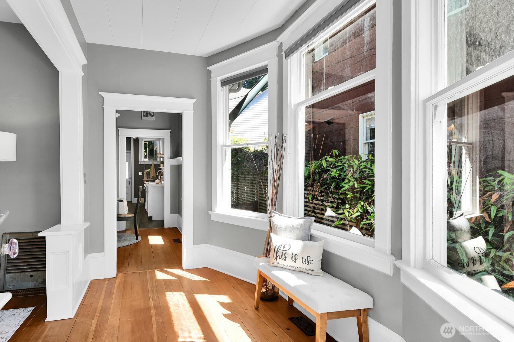 SEATTLE, Washington, 98119, United States, 2 Bedrooms Bedrooms, ,1 BathroomBathrooms,Residential,For Sale,1907615