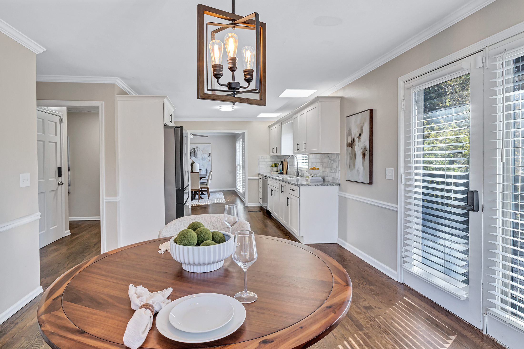  Classic Southern Charm and a Welcoming Wraparound Porch - 物件實景