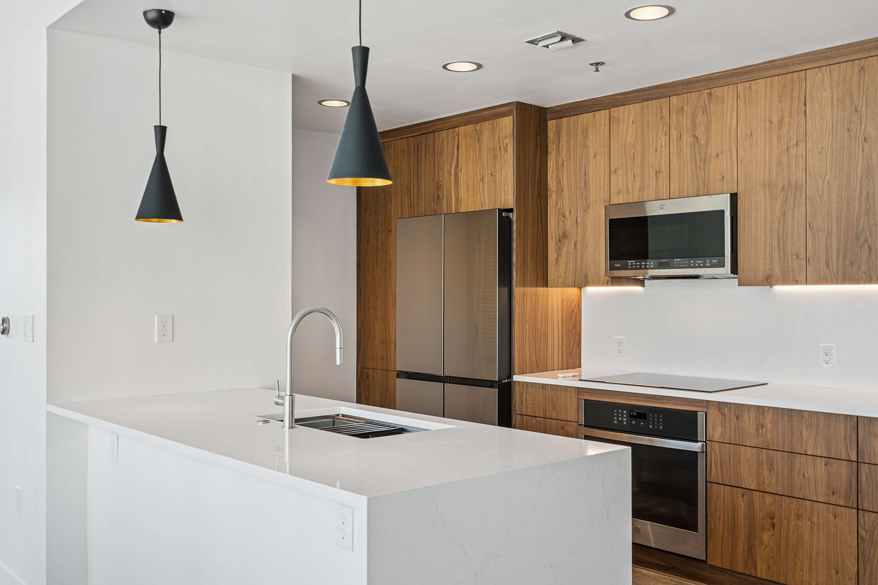  Beautifully Renovated Corner Residence at Metropolis North - 物件實景