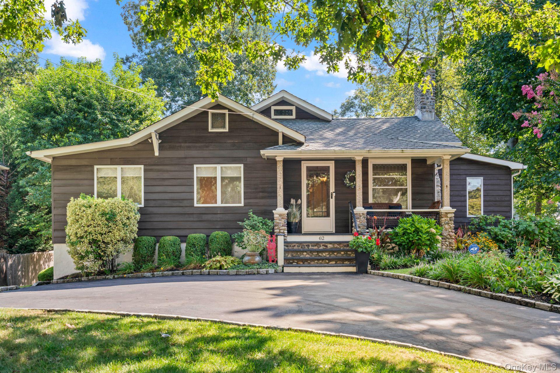 East Northport, New York, 11731, United States, 3 Bedrooms Bedrooms, ,2 BathroomsBathrooms,Residential,For Sale,1942269