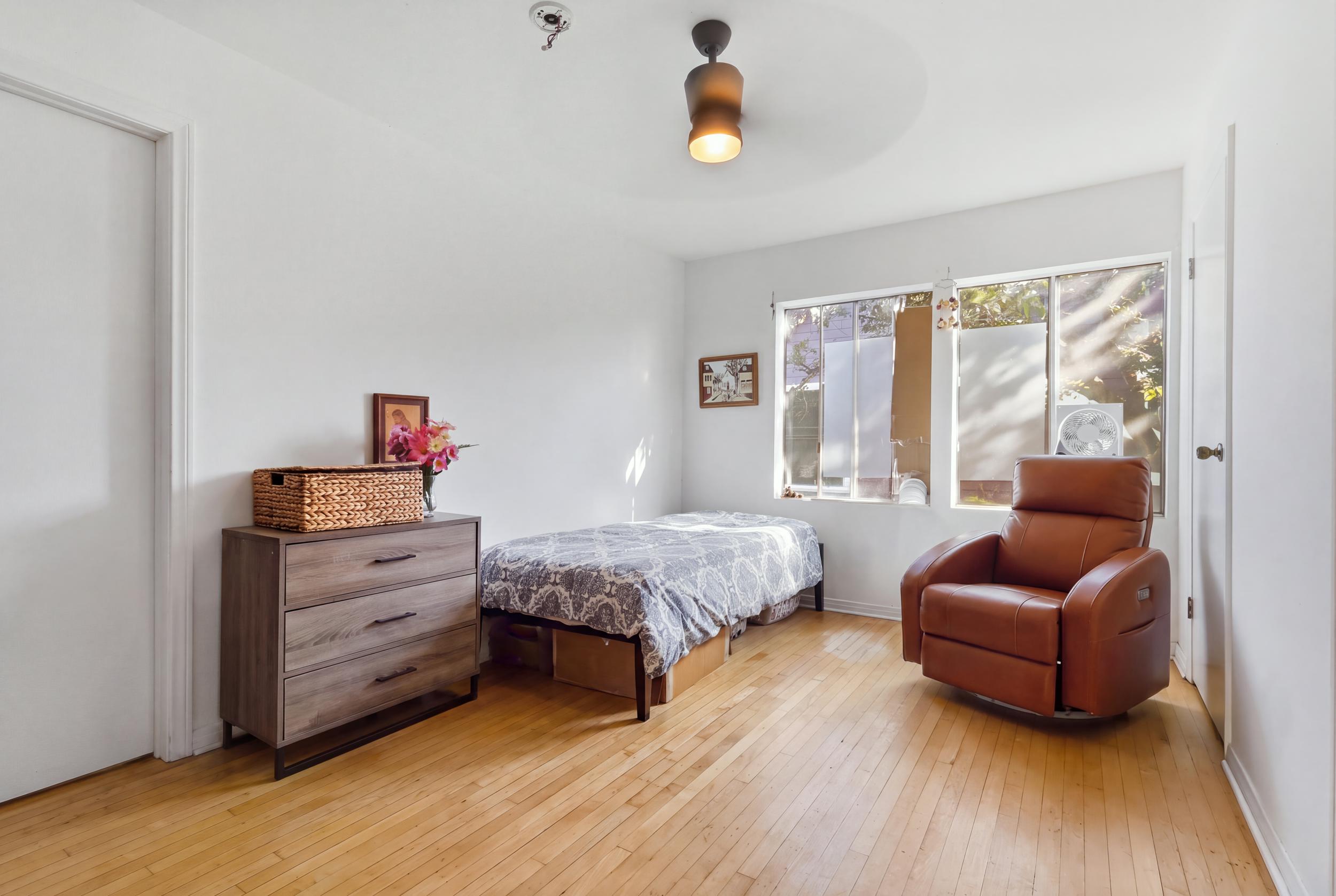  2651 Van Buren Place, Los Angeles, CA 90007 - 物件實景