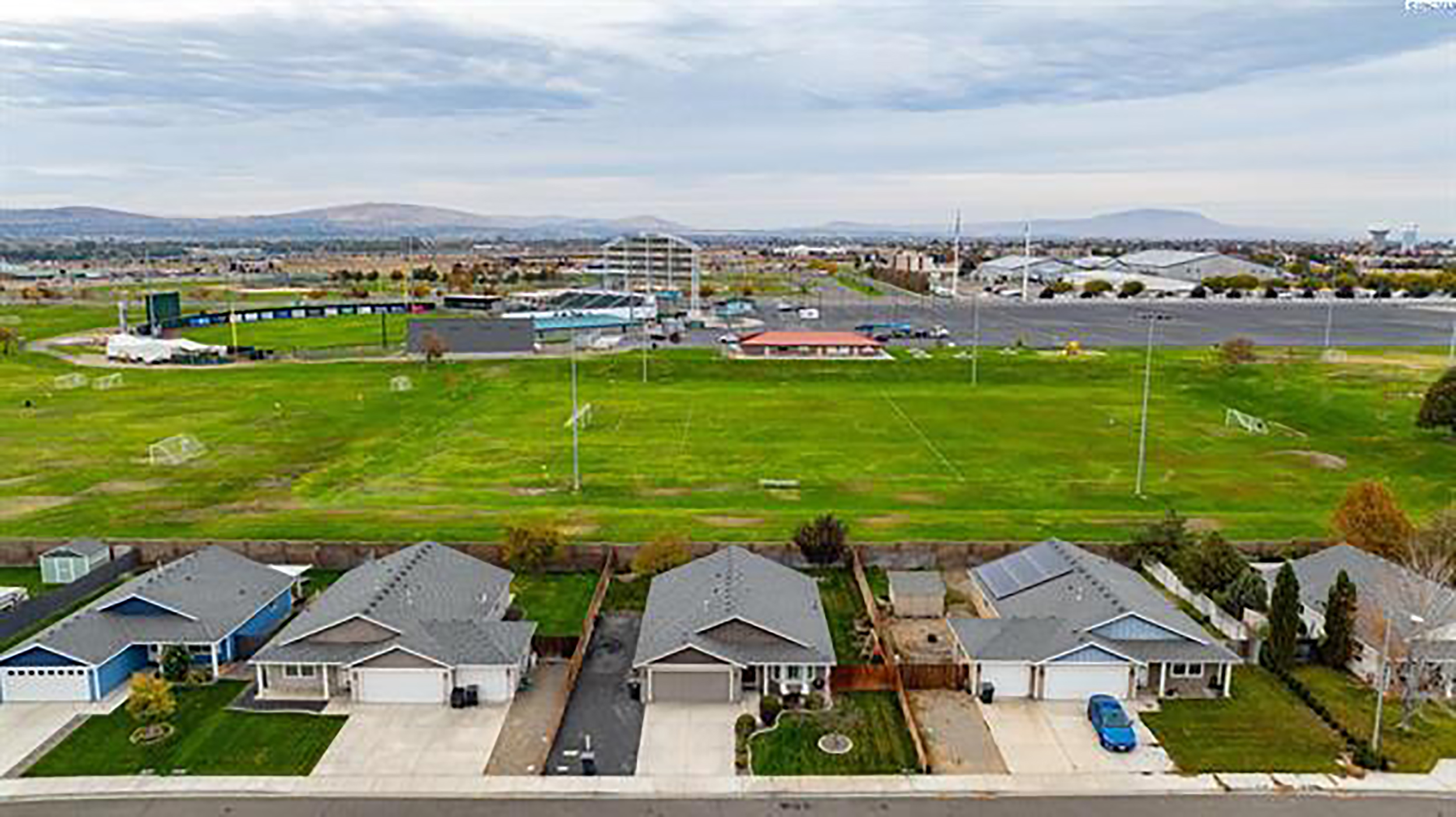  Welcome to this inviting single-story home in West Pasco - 物件實景
