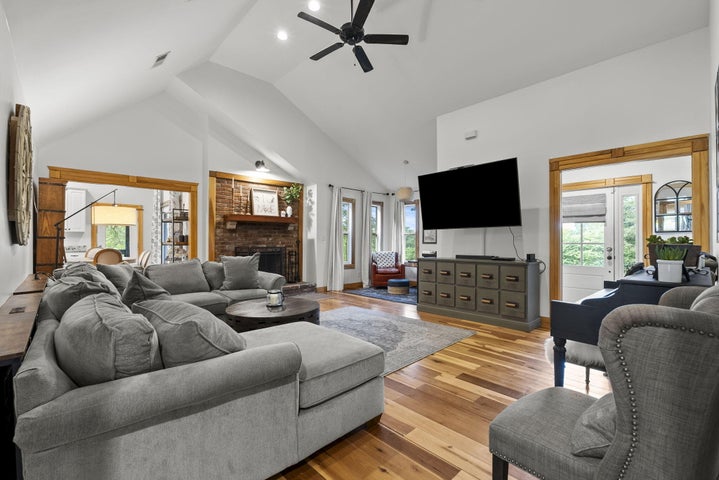 Versailles, Kentucky, 40383, United States, 4 Bedrooms Bedrooms, ,Residential,For Sale,1900700