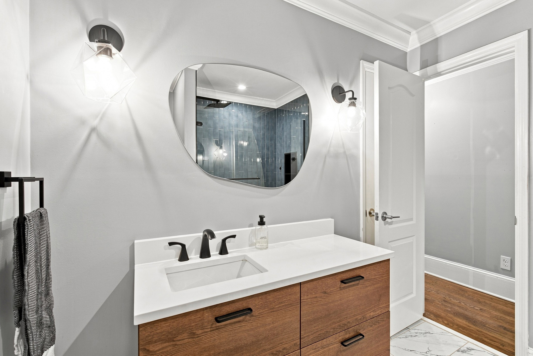  Custom Details, Modern Updates and Unmatched Rivermont Lifestyle - 物件實景