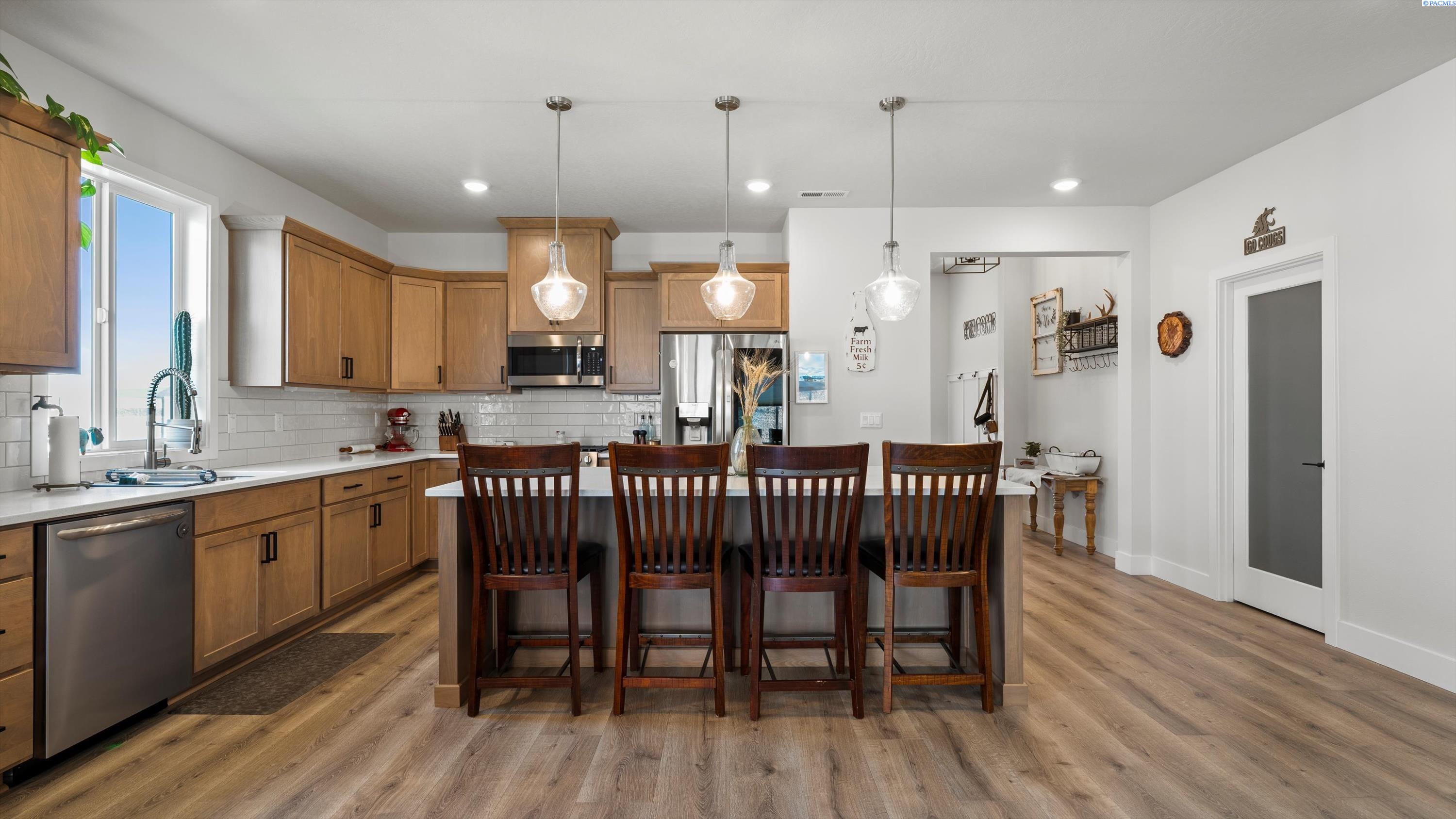 Kennewick, Washington, 99336, United States, 3 Bedrooms Bedrooms, ,3 BathroomsBathrooms,Residential,For Sale,1819962
