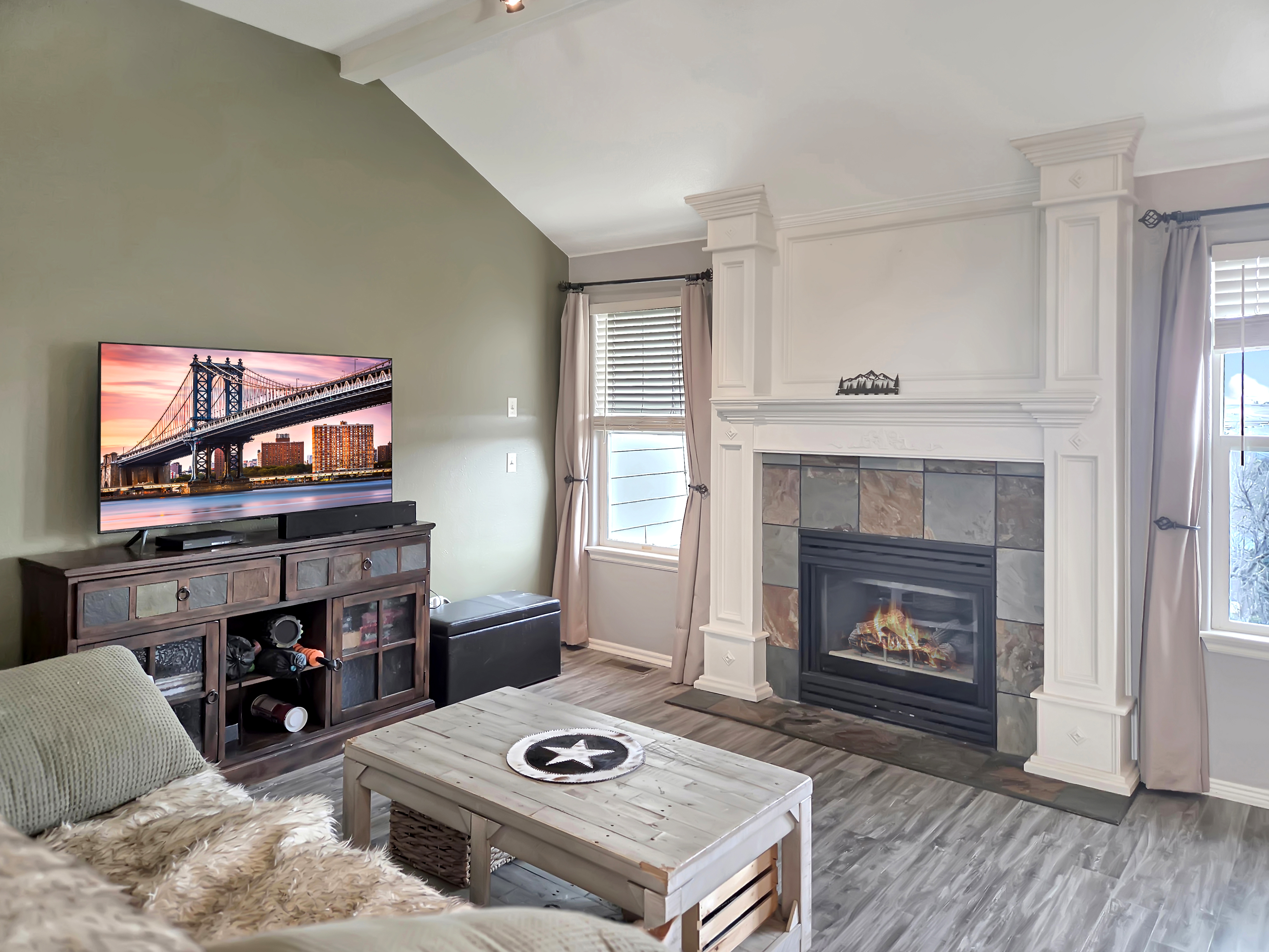 Sheridan, Wyoming, 82801, United States, 5 Bedrooms Bedrooms, ,3 BathroomsBathrooms,Residential,For Sale,1993883