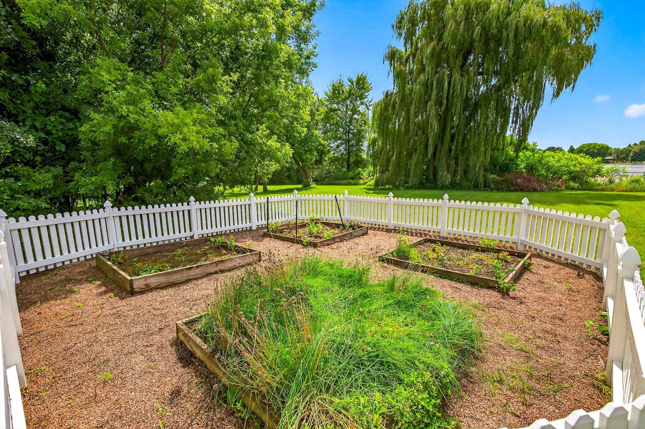 Hortonville, Wisconsin, 54944-9435, United States, 5 Bedrooms Bedrooms, ,4 BathroomsBathrooms,Residential,For Sale,1977478