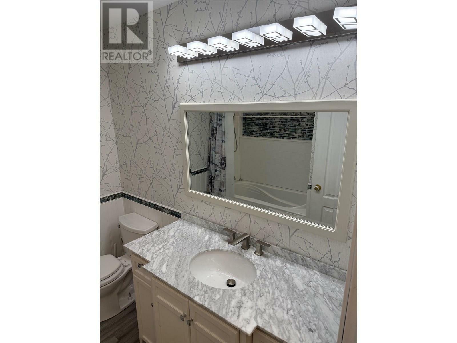 KAMLOOPS, British Columbia, V2H 1L4, CA, 4 Bedrooms Bedrooms, ,2 BathroomsBathrooms,Residential,For Sale,1874935