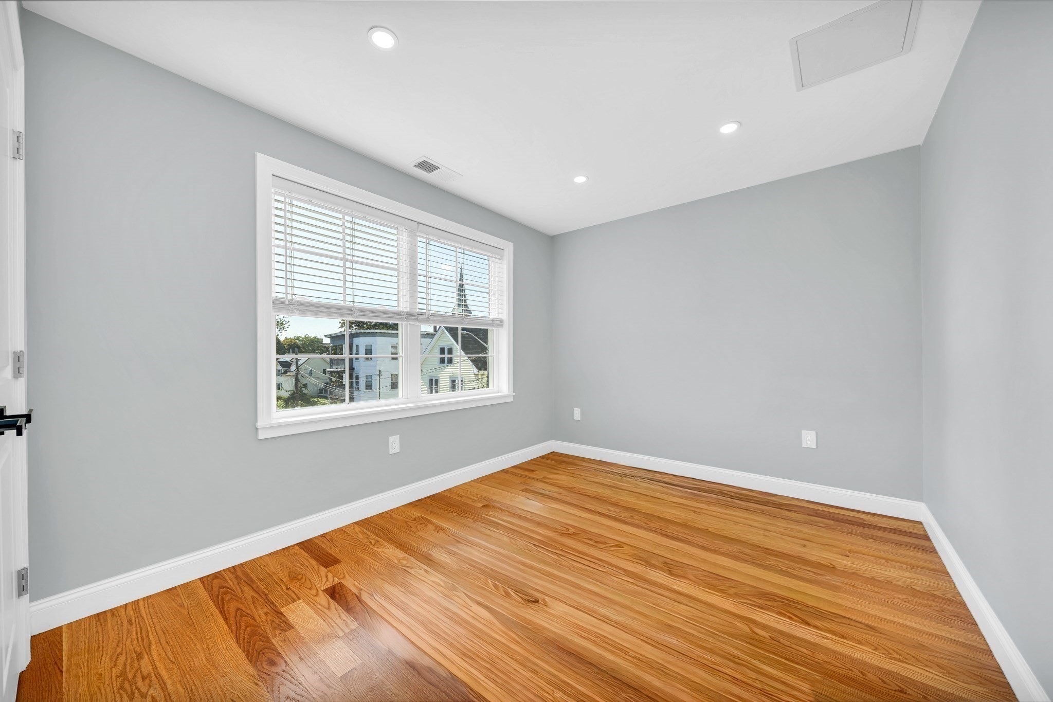 Lynn, Massachusetts, 01902, United States, 3 Bedrooms Bedrooms, ,4 BathroomsBathrooms,Residential,For Sale,1943123