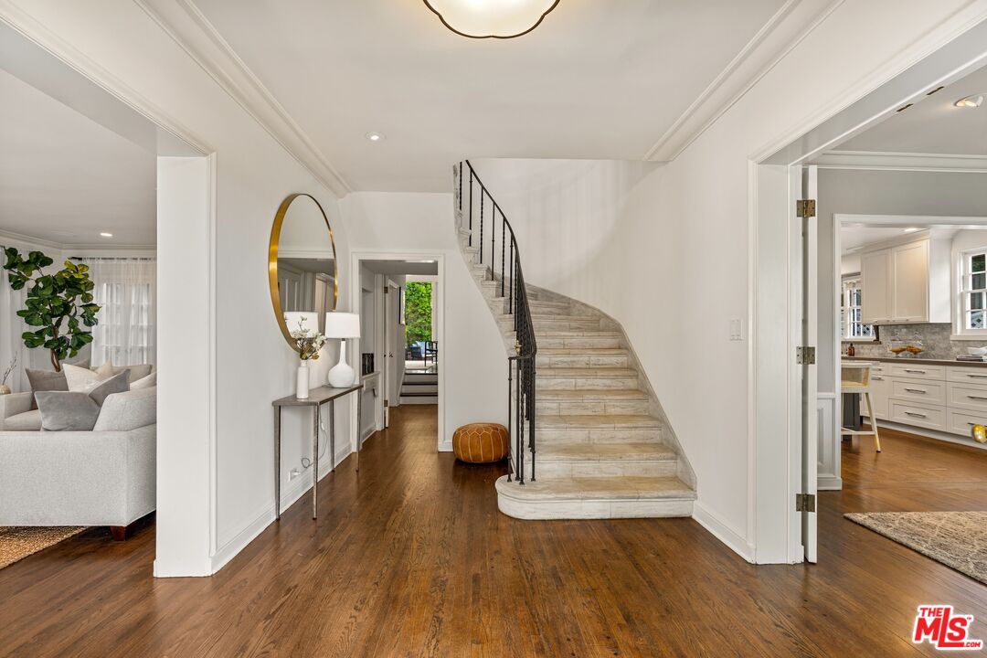 Los Angeles, California, 90046, United States, 3 Bedrooms Bedrooms, ,3 BathroomsBathrooms,Residential,For Sale,1906693