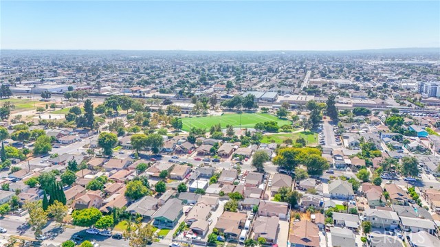 Los Angeles, California, 90001, United States, 4 Bedrooms Bedrooms, ,Residential,For Sale,1928071