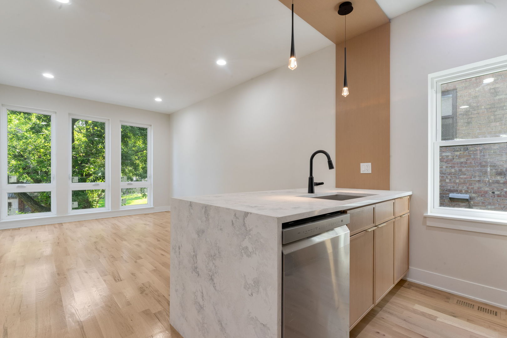 Chicago, Illinois, 60637, United States, 6 Bedrooms Bedrooms, ,Residential,For Sale,1938813