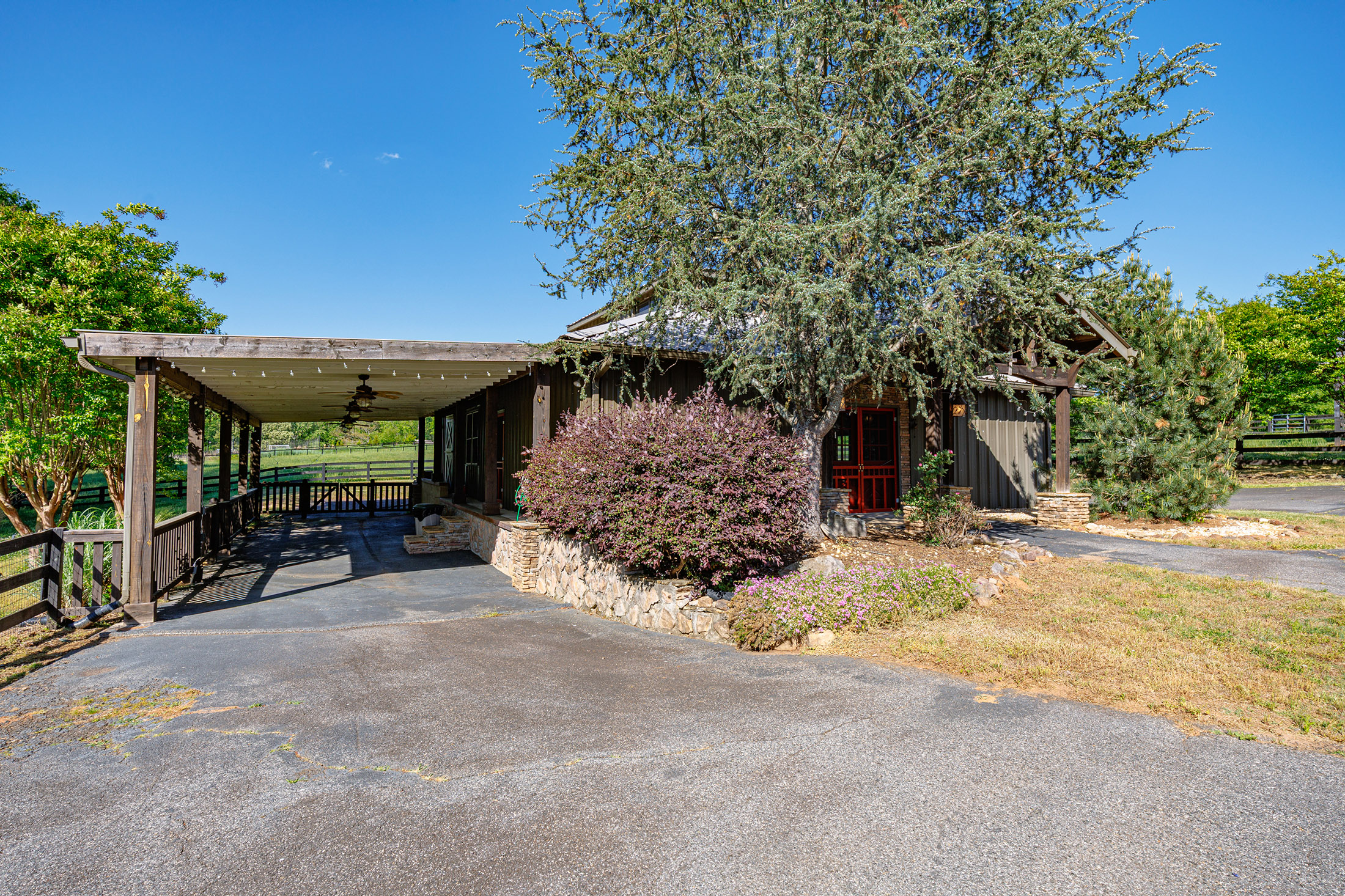  Exceptional Equestrian Estate: A Rare Blend of Luxury, Functionality, and Charm - 物件實景