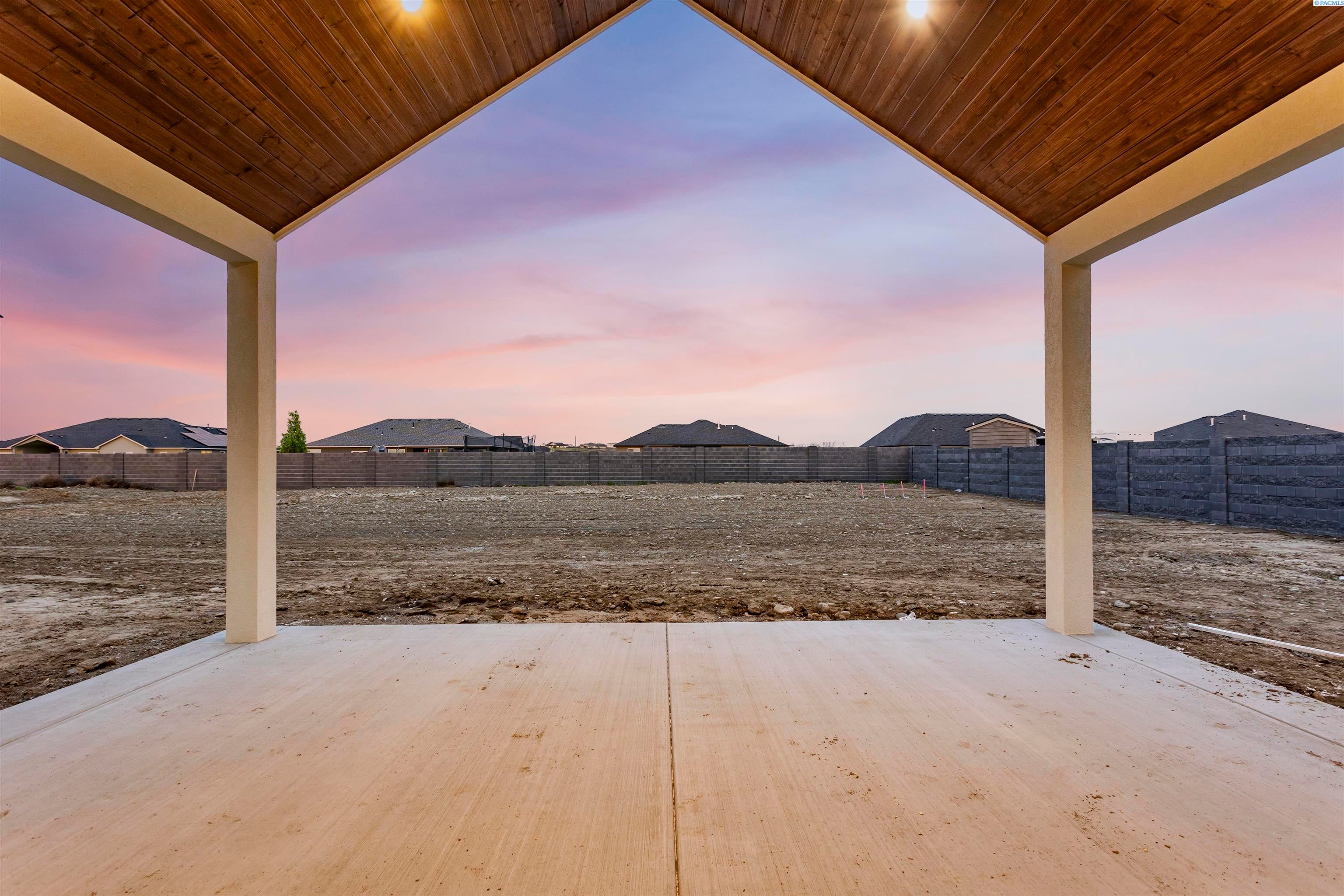 Pasco, Washington, 99301, United States, 5 Bedrooms Bedrooms, ,3 BathroomsBathrooms,Residential,For Sale,1765615