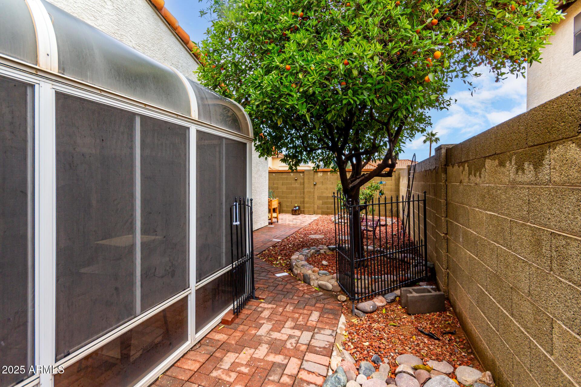 Glendale, Arizona, 85302, United States, 4 Bedrooms Bedrooms, ,4 BathroomsBathrooms,Residential,For Sale,1977849