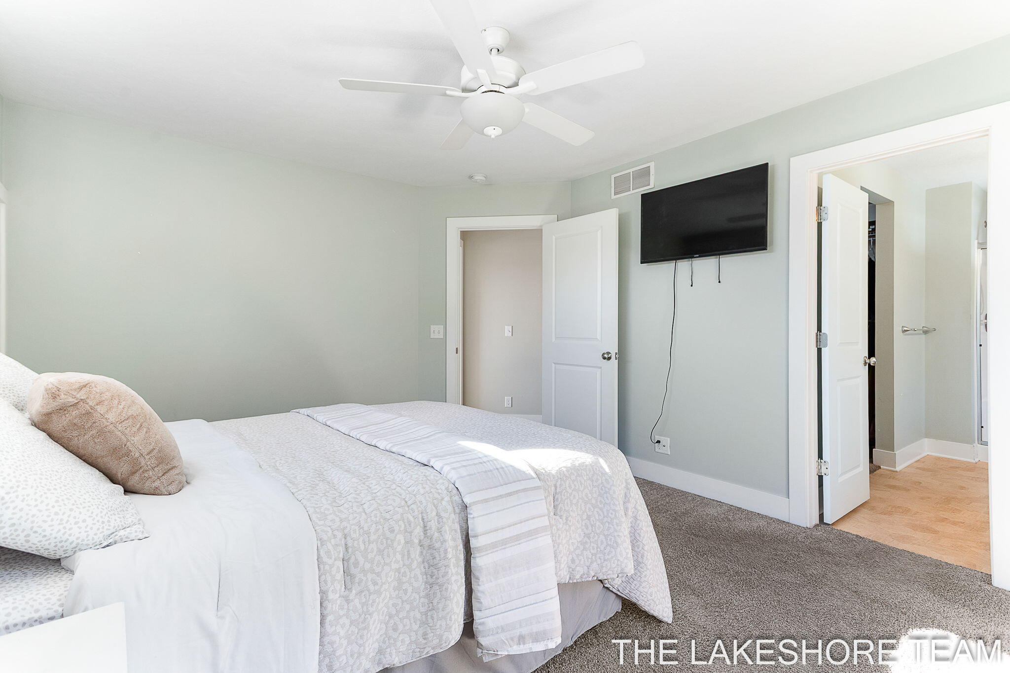 Holland, Michigan, 49424, United States, 5 Bedrooms Bedrooms, ,4 BathroomsBathrooms,Residential,For Sale,1973082