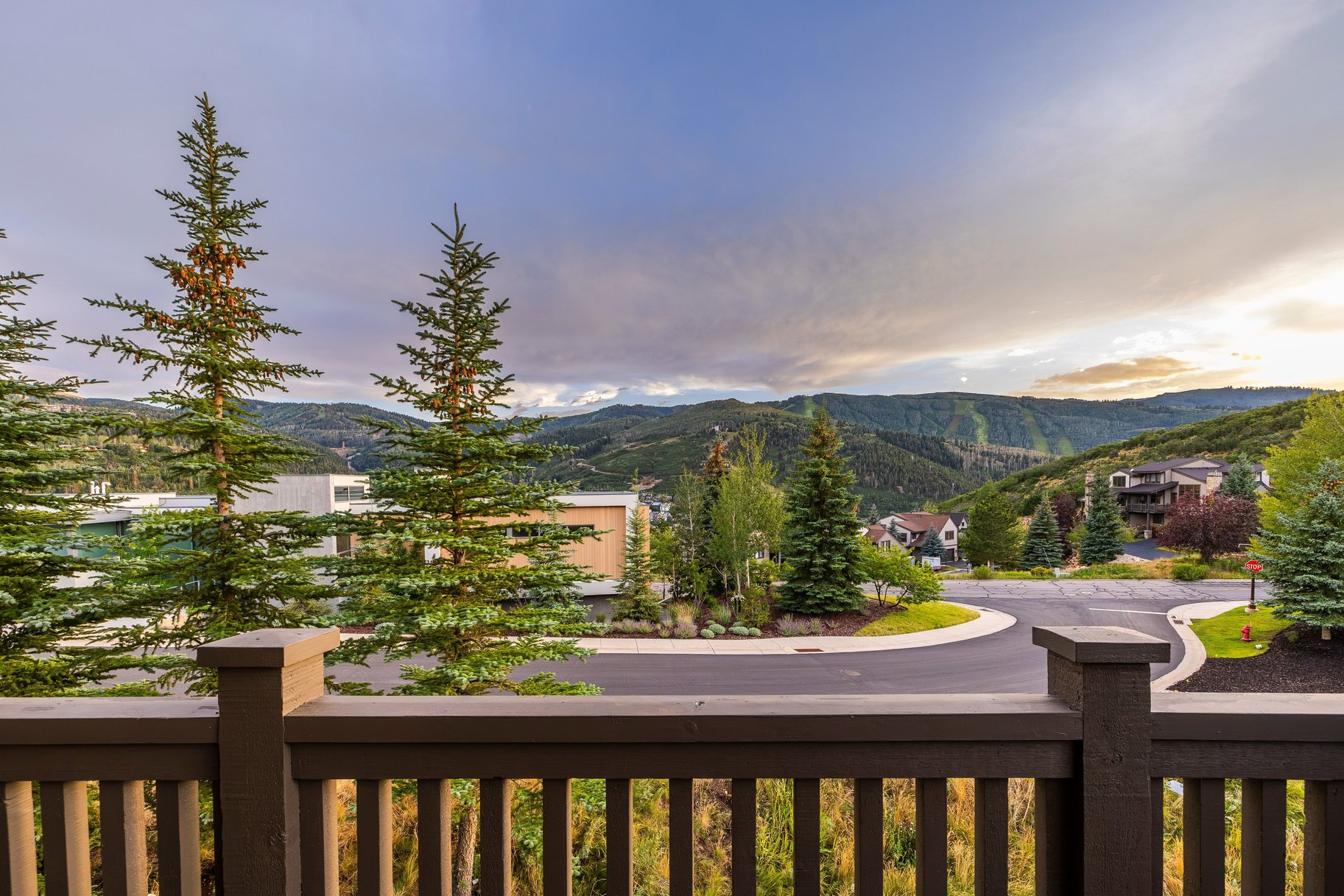  Freestanding South Facing Retreat with Spectacular Views - 物件實景