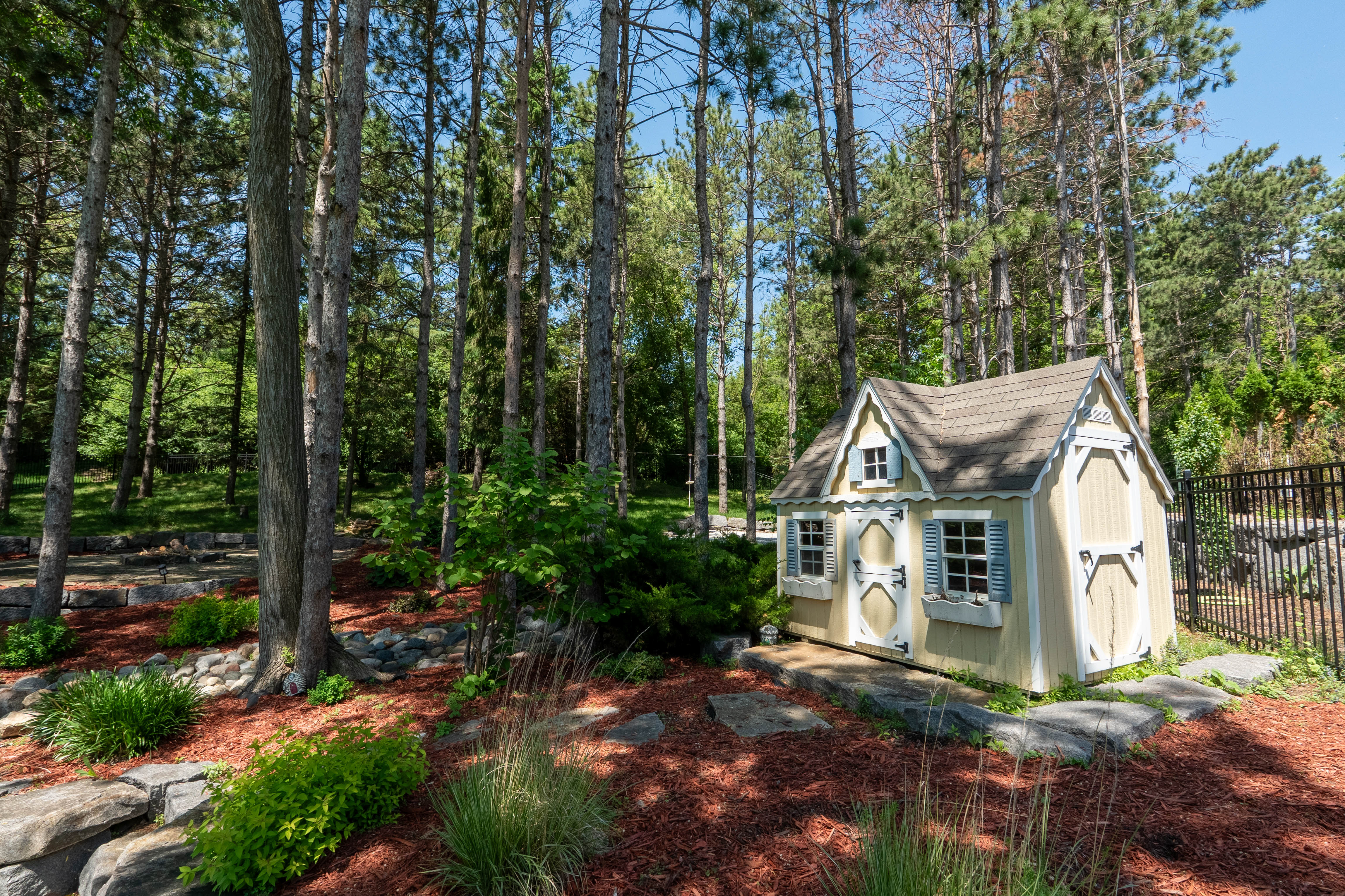  Refined Eden Prairie Living with Resort Style Backyard - 物件實景