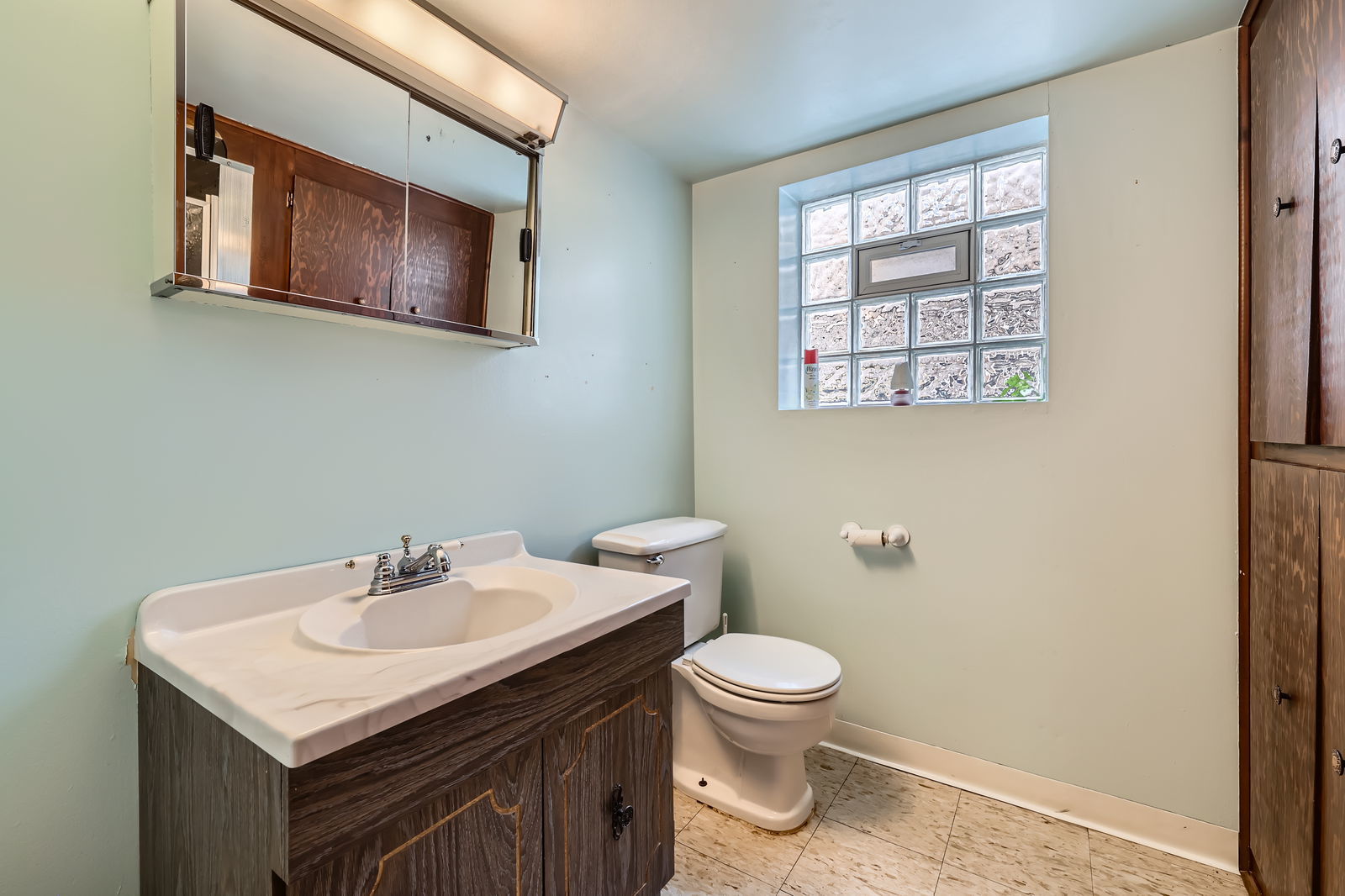 Chicago, Illinois, 60638, United States, 5 Bedrooms Bedrooms, ,Residential,For Sale,1878151