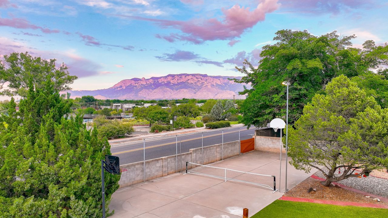 Albuquerque, New Mexico, 87109, United States, 4 Bedrooms Bedrooms, ,3 BathroomsBathrooms,Residential,For Sale,1940496