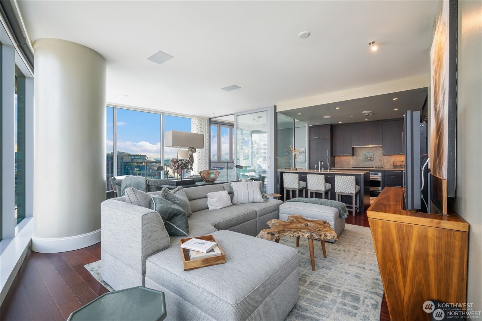 Seattle, Washington, 98101, United States, 2 Bedrooms Bedrooms, ,2 BathroomsBathrooms,Residential,For Sale,1699073